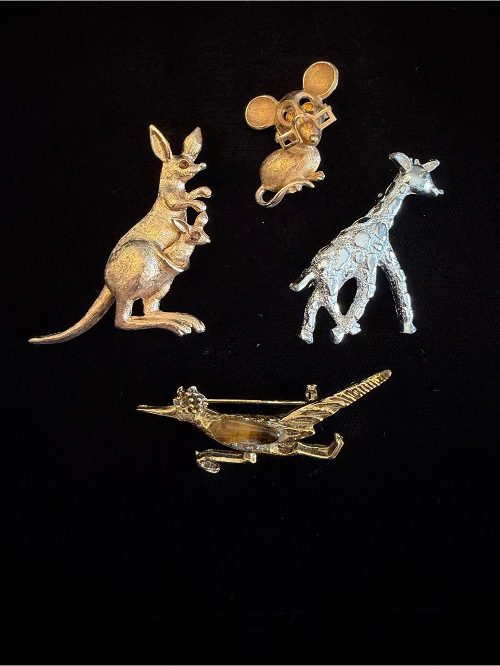 Vintage Small Animal Pins Brooches Kangaroo, Mouse, Giraffe & Roadrunner - Avon